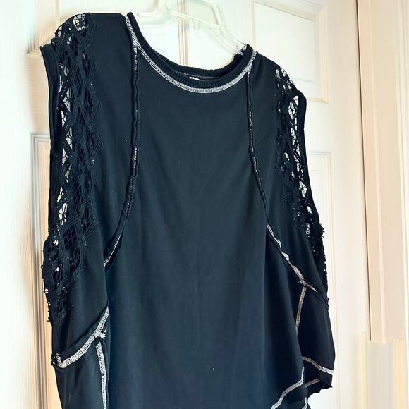 FREE PEOPLE Table For Two Tee Tunic Top Size Small Black Relaxed Fit EUC - Picture 5 of 6